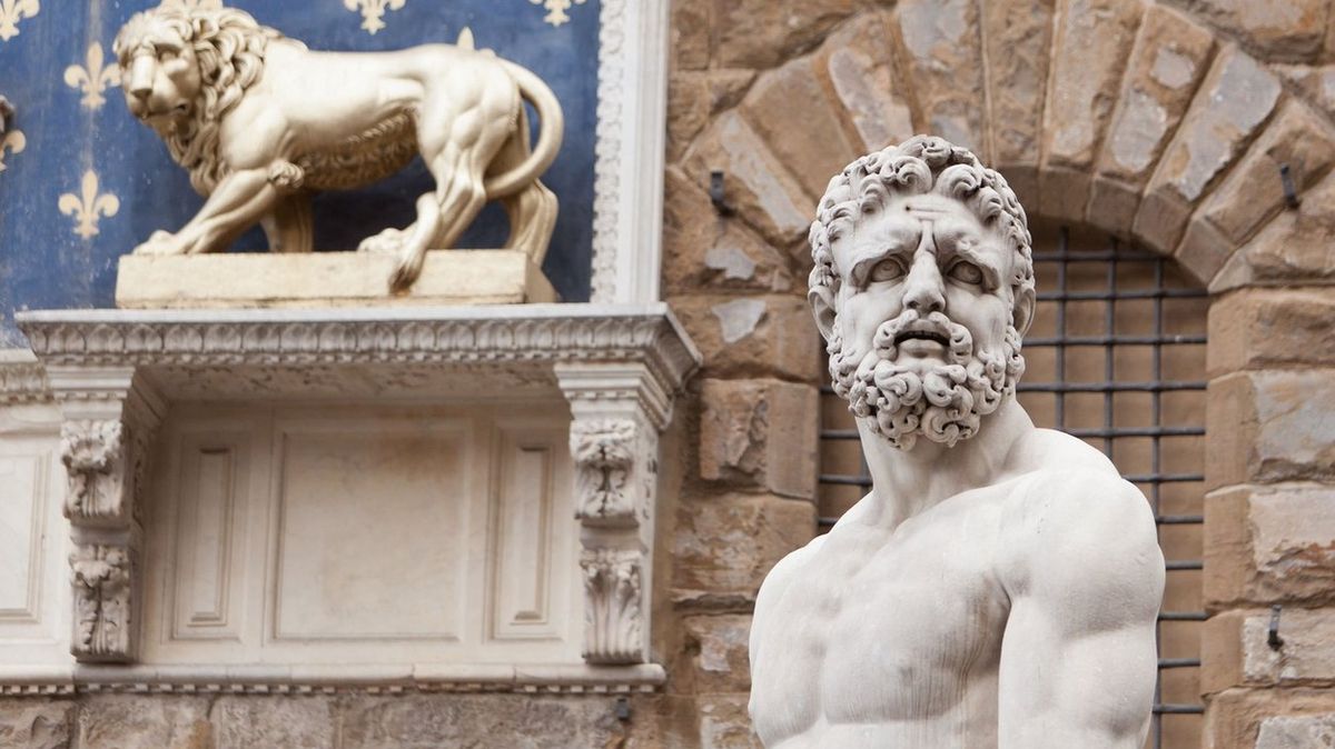 Čech, který vlezl nahý na sochu ve Florencii, stane před soudem